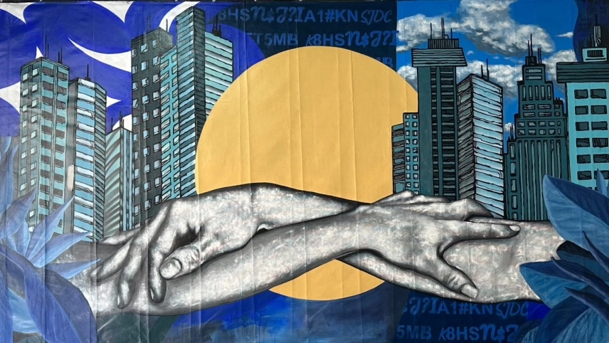 Leilão: obra de arte em lona de outdoor reutilizada durante a Convenção Nacional Central de Outdoor é arrematada por CEO da DREAMMEDIA, de Portugal