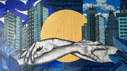 Com obra de arte em lona reutilizada, Central de Outdoor abre evento com um convite a pensar as cidades, suas conexões e a sustentabilidade